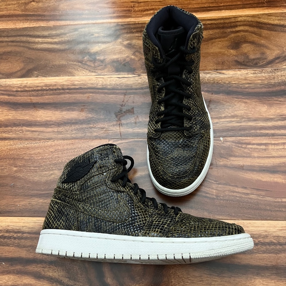Size 7.5 - Jordan 1 Retro High Premium Snakeskin